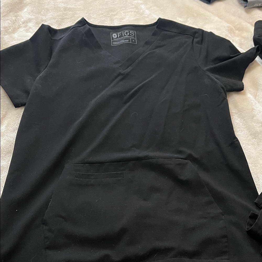 FIGS Classic Black V-Neck Scrub Set